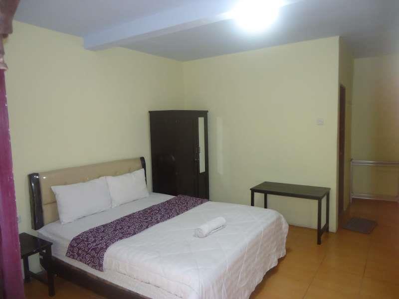 Adel'S Guest House Malang Buitenkant foto