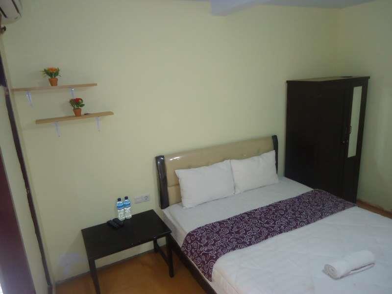 Adel'S Guest House Malang Buitenkant foto