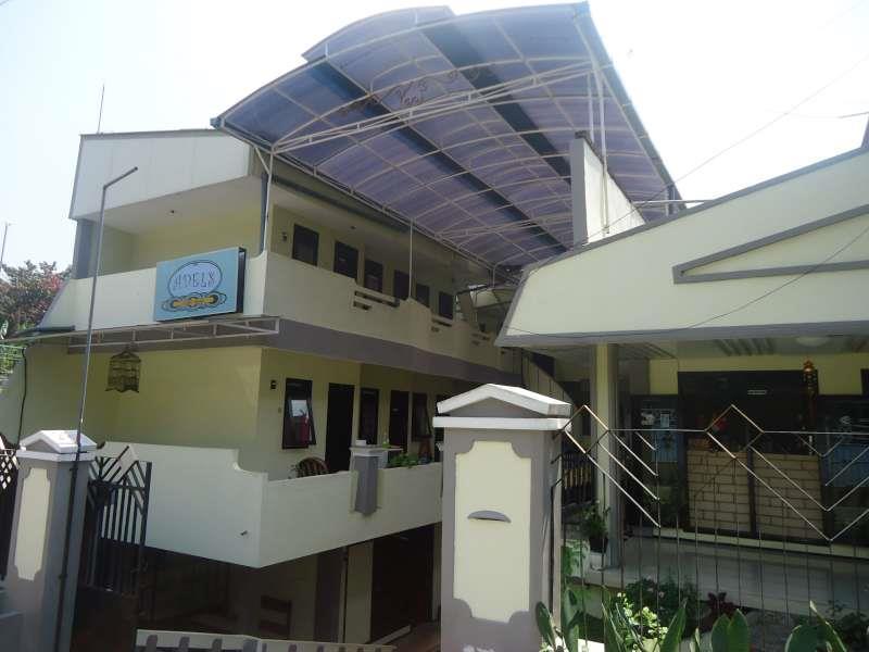 Adel'S Guest House Malang Buitenkant foto